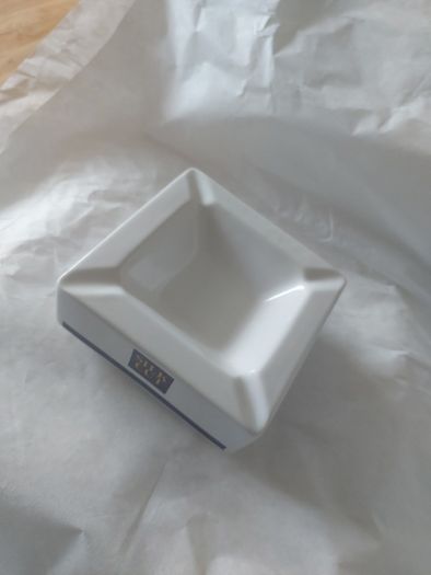 Silk Cut square ashtray ,collectors item, with smoking bans advertising bans on ashtrays for health reasons, price includes post to anywhere in Ireland thank you,,see pictures for condition ,take as is,litte pitting on glaze ,sold as is.