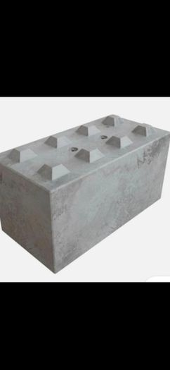 large concrete kelly blocks