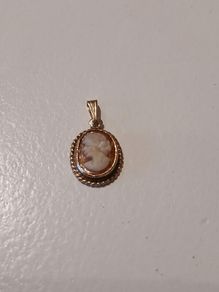 Vintage Miniature 9ct Gold Cameo Pendant