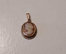 Vintage Miniature 9ct Gold Cameo Pendant