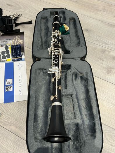 Buffet Crampon E11 Clarinet, Vandoren B40 Mouthpiece + Extras