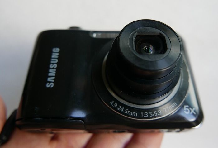 Samsung ES30 Black 12.1MP digital compact camera Tested