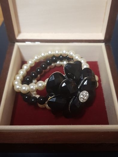 3 Pearl Flower Bracelet