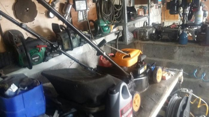 lawnmower servicing+full cheak over.