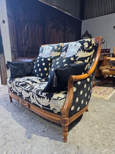 beautiful 2 seater