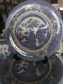 Six Blue Willow Dinner Plates