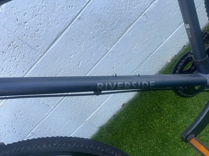 Like new riverside hybrid size large