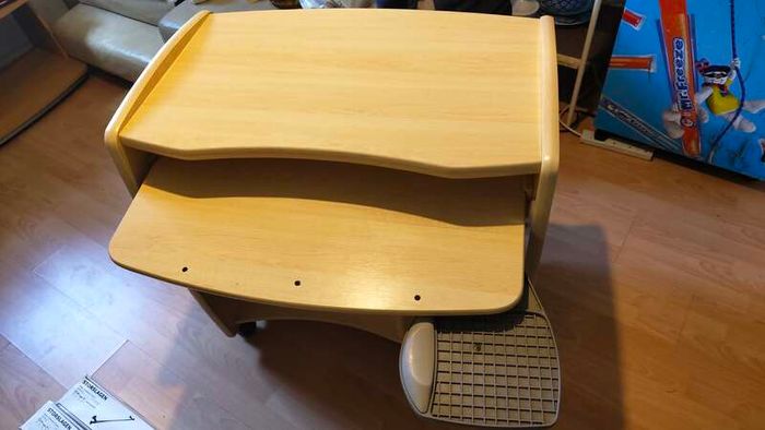 Computer Desk/Study Desk on wheels - Pull-Out Keyboard Tray