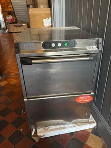 commercial glasswasher, single phase, 2 min cycle.