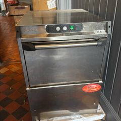 commercial glasswasher, single phase, 2 min cycle.