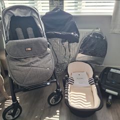 Silver Cross Pioneer Pram & Carrycot - Near New Condition