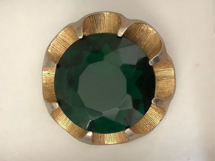 brooch