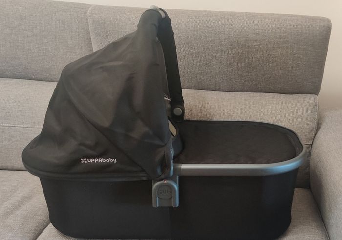 Uppababy Bassinet with rain cover for Vista V2, Cruz, and Ridge