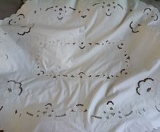 Vintage Cutwork Embroidery Cotton Tablecloth Oval 125cm x 170cm with stitched sewn edges in excellent condition with no issues FREE STANDARD POSTAGE INCLUDED