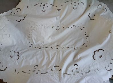 Vintage Cutwork Embroidery Cotton Tablecloth Oval 125cm x 170cm with stitched sewn edges in excellent condition with no issues FREE STANDARD POSTAGE INCLUDED