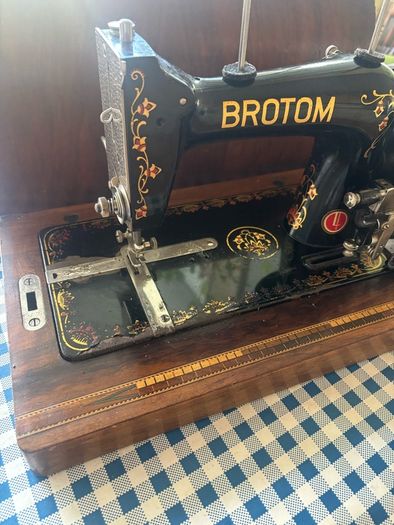 Antique Brotom Sewing machine. (Hand) 100 yrs