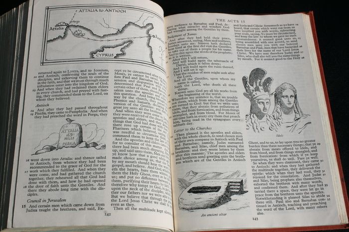 Vintage 1956 THE BIBLE AUTHORIZED Version, Rare Illustrated Bible, Fourth Impression Hard Cover, British & Foreign Bible Society, London