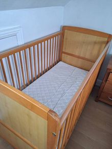 Cot including mattress and protective cover