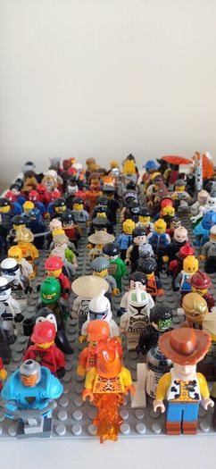 LEGO Collection (2011-2018) Mixed Figures & Bricks, Blue Ninjago NRG Zane figure with his spinner.