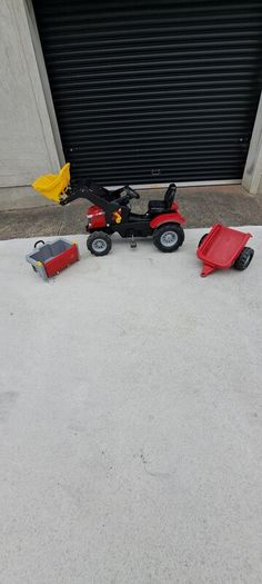 Massey 7226 Outdoor tractor and accessories