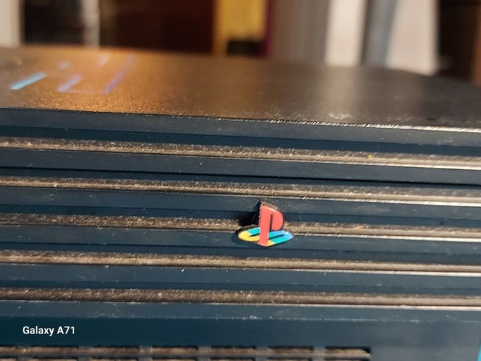 Playstation 2 Model SCPH-30003 R, Powers on and off, Opens and closes disk tray, Comes with power lead only
