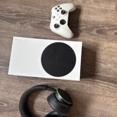 Xbox Series S + wireless headset
