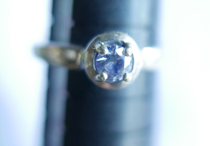 Vintage 9ct White Gold 375 & Blue Sapphire Stacker Ring 2,78g size N
