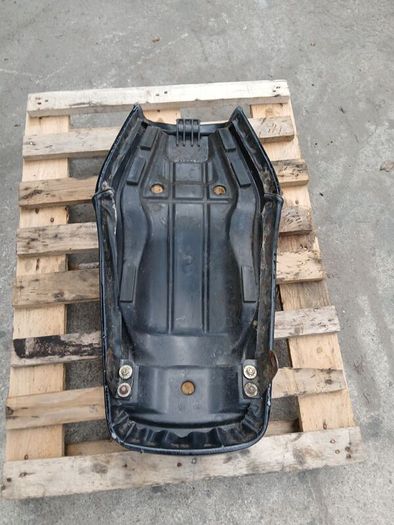 suzuki gn125 seat
