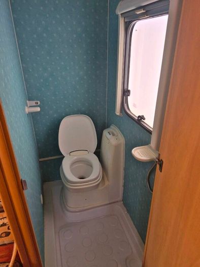 Fixed Bed.caravan.