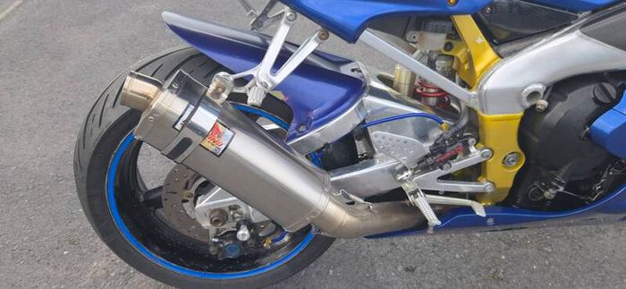 2001 Yamaha R1
