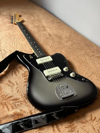 2017 Fender American Professional Jazzmaster Limited Edition - Silverburst