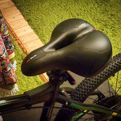 Soft bicycle saddle, universal fit