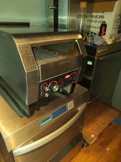 Conveyer toaster