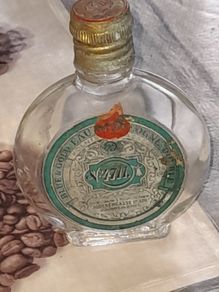 a Vintage 4711 Echt Kolnisch Wasser Eau de Cologne Perfume Bottle