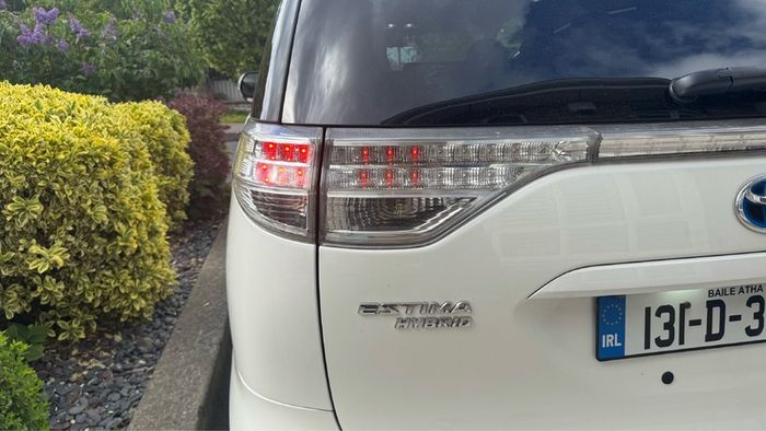 Toyota estima rear lights