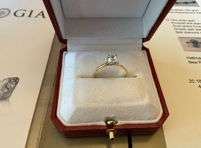 18 Ct Yellow Gold Oval Diamond Solitaire .1.51 Carat . 4 Claw Setting . Diamond Certification And Valuation Included .