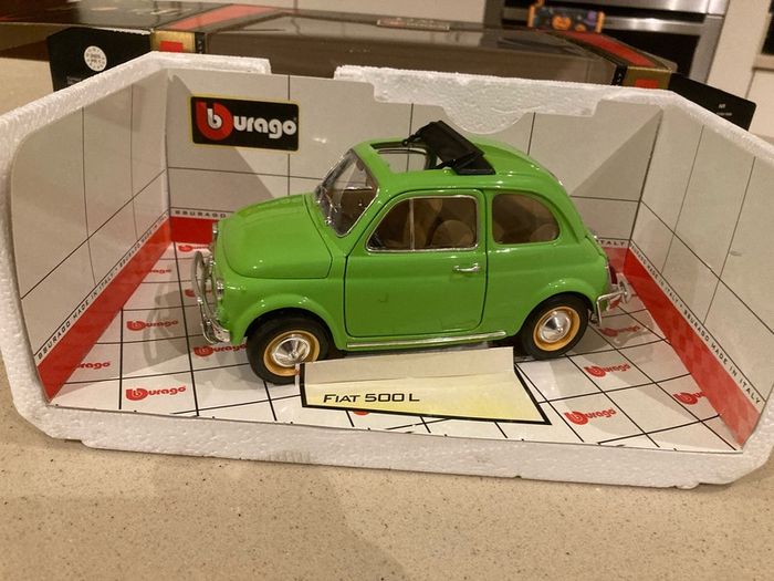 Fiat 500 L 1/16 Burago