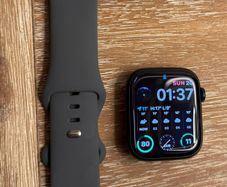 Apple Watch Series 9 (2023) GPS 45mm Aluminium in Midnight with Black Sport Band