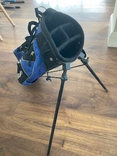 Junior golf bag with stand ( suit upto 9 yr olds)