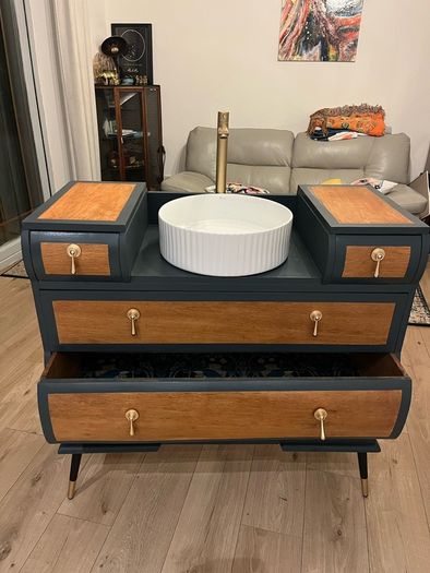 A Striking, Bespoke Bathroom Vanity