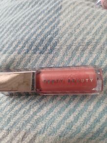 Fenty gloss bomb in fussy