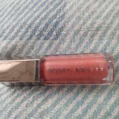 Fenty gloss bomb in fussy
