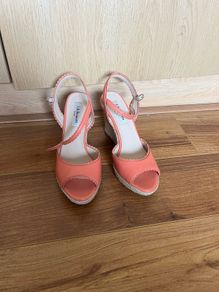 LK Bennett coral wed sandal . Size 37/4