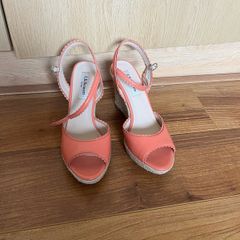 LK Bennett coral wed sandal . Size 37/4