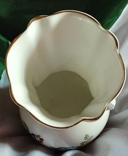 tara vase