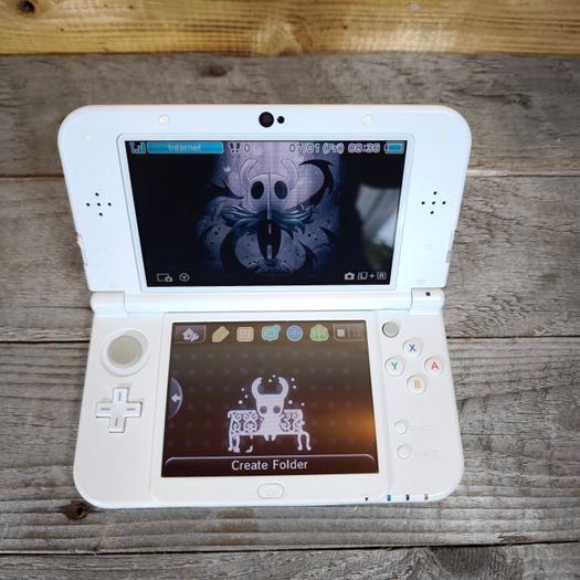 New Nintendo 3ds xl pearl white 64gb sd card hshop 1000s free games