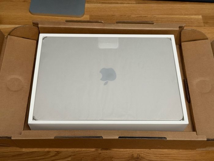 MacBook Air M4 32GB / 1TB - 13 inch Starlight