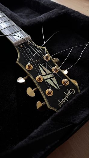 Black Gibson Epiphone