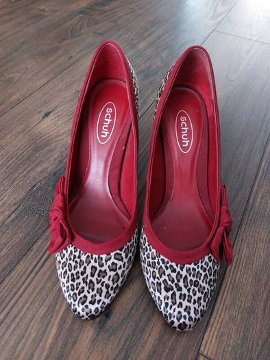 Schuh red shoes- uk7