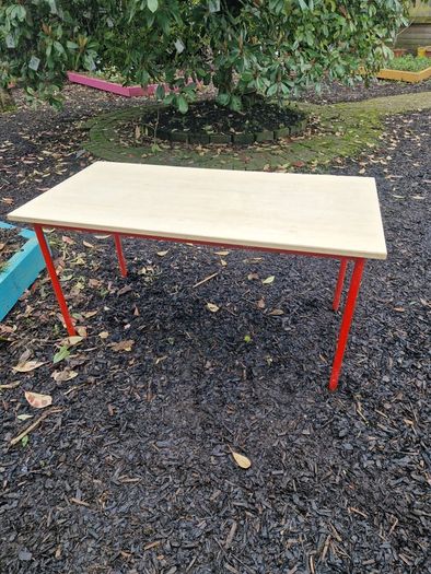 kids table and chairs